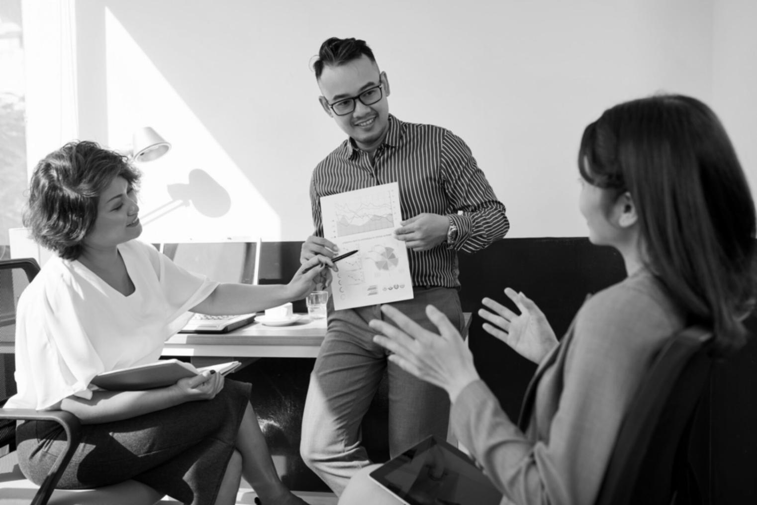 Proceso de establecimiento de metas financieras y seguimiento de progreso